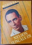 Rara Revista Modinhas Populares  Nelson Gonçalves  Vintage (Anos 50/60) - série "Modinhas Populares" apresentando o cantor Nelson Gonçalves, um dos maiores ícones da música brasileira. Publicadas por editoras como a Prelúdio ou Rio Gráfica, essas revistinhas eram muito comuns entre as décadas de 1950 e 1970, trazendo letras de sucessos para que os fãs pudessem cantar junto.