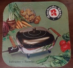 Raro Manual e Livro de Receitas Rochedo-Matic  Vintage (Anos 60/70) - manual original de "Instruções e Receitas" da icônica Rochedo-Matic, uma das primeiras panelas elétricas multifuncionais lançadas no Brasil pela Rochedo, provavelmente entre o final da década de 1960 e o início dos anos 70.