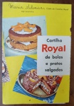 Raro Livreto Cartilha Royal de Bolos e Pratos Salgados  Maria Silveira (Vintage) - "Cartilha Royal de Bolos e Pratos Salgados", apresentada por Maria Silveira, a icônica "Chefe da Cozinha Royal" nas décadas de 1950 e 1960. Este livreto é uma das peças de ephemera publicitária mais clássicas do Brasil, sendo um item essencial para colecionadores da marca e entusiastas da história da gastronomia nacional.