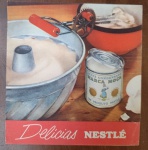 Raro Livreto de Receitas Vintage "Delícias Nestlé"  Original Anos 50/60 - Este é o livreto original intitulado "Delícias Nestlé", uma das publicações promocionais mais icônicas da Nestlé, provavelmente lançada na década de 1950 ou 1960. Trata-se de uma peça de ephemera culinária altamente colecionável, pois apresenta a lata de Leite Moça com o design gráfico clássico daquela época, acompanhada de utensílios vintage como a batedeira de mão (manivela).