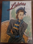 Rara Revista Labores de Vosotras - Julho 1948 - Moda e Corte/Costura Vintage - edição de julho de 1948 da revista argentina Labores é um exemplar de "Primeira Seção" em duas partes, focada em trabalhos manuais e tendências de figurino do final da década de 40. A capa apresenta uma ilustração artística vibrante de uma mulher com traje de inverno elegante e boina azul, refletindo o estilo clássico do pós-guerra.