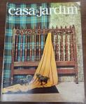 Revista Casa e Jardim Nº 126 - Julho de 1965 - Decoração e Design Vintage - Este exemplar original da revista Casa e Jardim, edição nº 126 de julho de 1965, é um documento histórico fascinante da estética residencial brasileira dos anos 60.