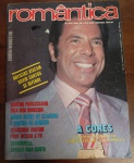 Revista Romântica Nº 216 - Silvio Santos na Capa - Editora Vecchi (Anos 70) - Este exemplar original da revista Romântica apresenta uma capa histórica com o apresentador no auge de sua popularidade. A edição destaca polêmicas da época sob o título: "Artistas Atacam, Silvio Santos Se Defende".