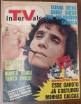 Revista Intervalo Nº 384 (Maio/1970) - Roberto Carlos e Chacrinha -  Este exemplar original de 1970 captura um momento icônico da nossa cultura pop. A capa destaca o Rei Roberto Carlos com a manchete "Nunca vendi tanto disco".