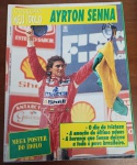Revista-Pôster "Coleção Meu Ídolo: Ayrton Senna"  Edição Histórica Nº 7 (1994)Raríssima revista-pôster da série Coleção Meu Ídolo, lançada em 1994 como tributo ao legado de Ayrton Senna. Este exemplar é a Edição Nº 7, intitulada "O Dia da Tristeza", e foca nos momentos de comoção nacional e na herança deixada pelo piloto após a tragédia em Ímola.