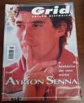 Revista "Grid: Edição Histórica  Ayrton Senna, a História de um Mito" (1994)Exemplar da prestigiada revista Grid, publicada pela Editora Azul logo após o falecimento de Ayrton Senna em 1994. Esta Edição Histórica (Ano 1, Nº 8-A) é amplamente reconhecida pela comunidade de colecionadores por sua qualidade gráfica superior e pela sensibilidade da curadoria fotográfica.