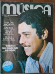 edição nº 12 da Revista Música, publicada em 1977. Esta capa com Chico Buarque é histórica, pois traz uma entrevista impactante sobre o período da ditadura militar, com a frase: "Então ficou todo mundo muito mais isolado".É um item de colecionismo de alto nível, unindo a relevância política de Chico Buarque ao interesse por rock progressivo e underground.
