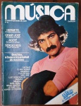 edição nº 13 da Revista Música, publicada em 1977. Trata-se de uma peça de colecionador excepcional por apresentar Belchior na capa, no auge de sua carreira pós-sucesso do álbum Alucinação, com a chamada: "Belchior, a busca incansável do sucesso".O que torna esta edição rara é a densidade de ícones citados na capa, abrangendo desde a MPB e o Rock Progressivo até a música brega e o samba.