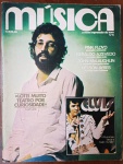 edição nº 15 da Revista Música, publicada em 1977. Trata-se de um item de colecionismo raro e de grande valor histórico, pois traz uma capa dupla fortíssima: o ícone da MPB Ivan Lins e um tributo a Elvis Presley (falecido naquele mesmo ano), com a frase: "Influenciou deus e todo mundo".Esta edição é um "cruzamento" perfeito para colecionadores de música brasileira e fãs do Rei do Rock.