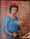 edição nº 18 da Revista Música, publicada no final de 1977. Trata-se de uma peça de colecionador excepcional, especialmente por conter o PÔSTER ORIGINAL, o que a coloca em um patamar de valor muito superior no mercado de memorabilia. A capa traz o "Rei" Roberto Carlos em um momento de transição para a era Disco, com a chamada: "Ele fez uma geração inteira dançar".
