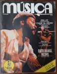 edição nº 11 da Revista Música, publicada em 1977. Trata-se de uma edição muito procurada por colecionadores de samba, pois traz o mestre Martinho da Vila na capa, com a forte declaração: "Carta branca, mesmo".A revista captura o momento em que Martinho consolidava seu estilo de samba de partido-alto para as grandes massas, além de trazer conteúdos interessantes sobre o rock brasileiro e a música latina.
