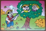 Cartões Postais promocionais Nestlé / Turma da Mônica (1995). Esta cena é um "clássico das roças": Chico Bento e Zé Lelé pegos no flagra pelo Nhô Lau enquanto roubavam goiabas.