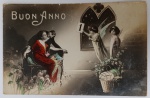 cartão-postal antigo, provavelmente do início do século XX (Belle Époque), com a saudação de Ano-Novo em italiano: "Buon Anno". Diferente dos itens anteriores, este é uma antiguidade clássica e requer uma abordagem de leilão focada em colecionadores de papelismo histórico (deltiologia).