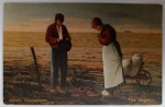 Antigo Cartão-Postal  "The Angelus" (O Angelus)  Série Millet's MasterpiecesReprodução da icônica pintura de Jean-François Millet (1857-1859), retratando dois camponeses em oração no campo ao som do sino do Angelus, com uma cesta de batatas e um carrinho de mão. É um símbolo máximo de devoção e simplicidade rural.