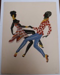Antiga Estampa Modernista  Par de Dançarinos  Série Calypso (Bromograf)  Item nº 9Ilustração estilizada de um casal em movimento de dança. A figura feminina veste um vestido listrado com padrões geométricos, enquanto a masculina traja camisa xadrez vermelha e branca e calça azul.Estilo: Design modernista de meados do século XX, com foco em ritmo, movimento e contrastes cromáticos.Identificação: Inscrições na base: "Série Calypso maior 84 9" (esquerda) e "BROMOGRAF" (direita).