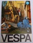 Folheto Publicitário Original Vespa Sprint Veloce - Piaggio (1971)Peça publicitária original da Piaggio, impressa na Itália em janeiro de 1971. Apresenta o modelo Vespa Sprint Veloce em azul clássico, ambientada em cenário bucólico europeu com figurinos típicos da virada da década de 60 para 70.