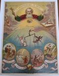 RARIDADE Antiga Gravura Alegórica "A Omnipresença de Deus" - Início do Séc. XXRepresentação simbólica da vigilância divina. No centro, o "Olho que tudo vê" e a balança da justiça pesando as almas (anjo vs. demônio).Cromolitografia de época com cores vibrantes e detalhes minuciosos.