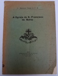 livro/opúsculo raro sobre a Igreja de São Francisco da Bahia, escrito pelo Frei Mathias Teves, O.F.M., e publicado em 1926.Estudo histórico e arquitetônico sobre uma das igrejas barrocas mais importantes do mundo. Apresenta o brasão da Ordem Franciscana com o lema "Deus Meus et Omnia".