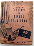 RARIDADE MUSICAL Catálogo de Discos RCA Victor Nº 47  João Aviliani  Época de OuroPeça fundamental para colecionadores de vinil e historiadores da música brasileira. Este catálogo original da RCA Victor, organizado pelo renomado João Aviliani, lista o acervo de uma das maiores gravadoras do mundo em sua fase de ouro no Brasil.