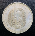 Moeda Alemanha - 5 Deutsche Mark 1966 - Letra D - Km-119 - Prata (.625) - 11,2 g - 29 mm - Comemorativa 250º aniversário - Morte de Wilhelm Leibniz.