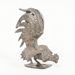 BRONZE PRATEADO, uma (1) escultura representando Galo de Briga, medindo 17 cm altura, punção de manufatura não identificado, sinais de uso, vide foto.