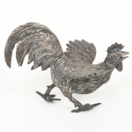BRONZE PRATEADO, uma (1) escultura representando Galo de Briga, medindo 17 cm altura, punção de manufatura não identificado, sinais de uso, vide foto.