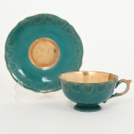 PORCELANA JAPONESA, uma (1) xícara de chá, ornada com frutas, policromada, faixa na tonalidade verde, generosos arremates a ouro, marca ROYAL SEALY CHINA  JAPAN, ideal para coleção de cristaleira, vide foto.