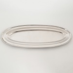 AÇO INOX, uma (1) travessa oval para peixe, manufatura FRACALANZA (tradição desde 1884), medindo 62,5 x 25 cm, sinais de uso, vide foto.