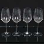 CRISTAL, quatro (4) taças de pé alto para vinho branco, fuste  cilíndrico, base em bolacha, manufatura STRAUSS marcada em acidado na base, medindo 22,5 cm altura, vide foto.