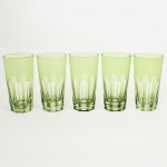Cinco(05) Copos em cristal francês para long drink double verde, base oitavada, lapidação a mão padrão dedão, aresta vertical. Med. 14 x 7,5 cm.