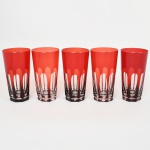 Cinco(05) Copos em cristal francês para long drink double vermelho e preto, base oitavada, lapidação a mão padrão dedão, aresta vertical. Med. 14 x 7,5 cm.