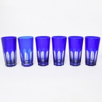 Seis (06) Copos em cristal francês para long drink double azul, base oitavada, lapidação a mão padrão dedão, aresta vertical. Med. 14 x 7,5 cm.