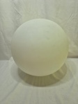 Linda esfera, cúpula em vidro opalinado fosco para lustre. Medindo 14cm de boca x 40cm de bojo.
