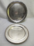 Lote de 2 bandejas redondas em prata 90 com borda trabalhada. Medindo a maior 33,5cm de diâmetro.