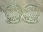 Par de cúpulas bola em vidro moldado. Medindo 10cm de boca x 14cm de bojo x 16cm de altura.