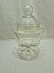 Linda compoteira com tampa em demicristal canelado. Medindo 12cm x 18cm de altura.