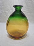 Lindo vaso florira em vidro de murano colorido. Medindo 17cm x 24cm de altura.