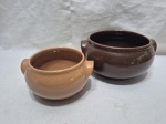 Lote de 2 cumbucas bowl tipo caldeirão em porcelana refratária colorida. Medindo o maior 16cm x 9cm de altura.