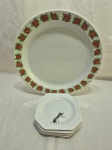 Lote de prato de bolo com 4 pratinhos em porcelana. Medindo o prato de servir 33cm de diâmetro.