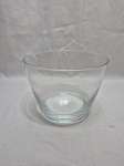 Lindo centro de mesa, bowl em demicristal incolor. Medindo 19cm x 14cm de altura.