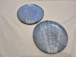 Lindo jogo de 2 pratos de sobremesa em cerâmica rústica vitrificada. Medindo 19,5cm de diâmetro.