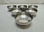 Jogo de 6 cumbucas de sobremesa em aço inox com pé em madeira. Medindo 10cm x 5cm de altura.