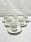 Jogo de 6 xícaras de café com pires em porcelana Steatita com friso ouro. Medindo 5,5cm x 5,5cm de altura.