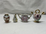 Lote de 4 miniaturas em porcelana ricamente decoradas com friso ouro. Medindo o maior 5,5cm de altura.