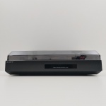 Toca-Discos Vintage, Marca Sony, Modelo PS-LX23C, Com Pequeno Quebrado na Parte de Trás, Não testado o funcionamento. Medidas: Altura: 10 cm, Largura: 33,5 cm, Comprimento: 35 cm, Peso: 1900 g.