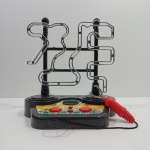 Antigo Jogo Tok-Xok, Marca Estrela, Com quebrado no Encaixe, Na Caixa, Não acompanha as Pilhas, Funcionando. Medidas da Caixa: Altura: 34,5 cm, Largura: 13 cm, Comprimento: 30,5 cm, Peso Total: 890 g.