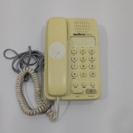 Telefone de Mesa com Fio, Marca Intelbras, Modelo Voice, Com Detalhes pelo Uso, Não testado o funcionamento. Medidas: Altura: 7,5 cm, Largura: 21,5 cm, Comprimento: 14 cm, Peso: 650 g.