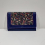 Carteira Frei, Em Couro Sintético. Medidas: Altura: 14 cm, Largura: 2,5 cm, Comprimento: 21 cm, Peso: 160 g.