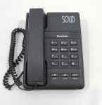 Telefone Fixo com Fio, Marca Ibratele, Modelo Solid, Não testado o funcionamento.  Medidas: Altura: 8 cm, Largura: 21,5 cm, Comprimento: 15 cm, Peso: 460 g.