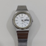Relógio de Pulso, Marca Citizen, Pulseira em Metal, Com detalhes pelo Uso, Não testado o funcionamento. Medidas: Altura: 2 cm, Largura: 2,5 cm, Comprimento: 10 cm, Peso: 40 g.
